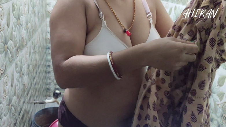Aahan Ahiran: Asian Indian Village Girl Forplay with Her Boyfriend in Bathroom....