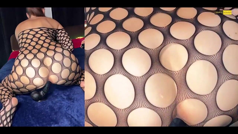 Crypto Mommy: 饥渴熟女用性爱机器插菊花