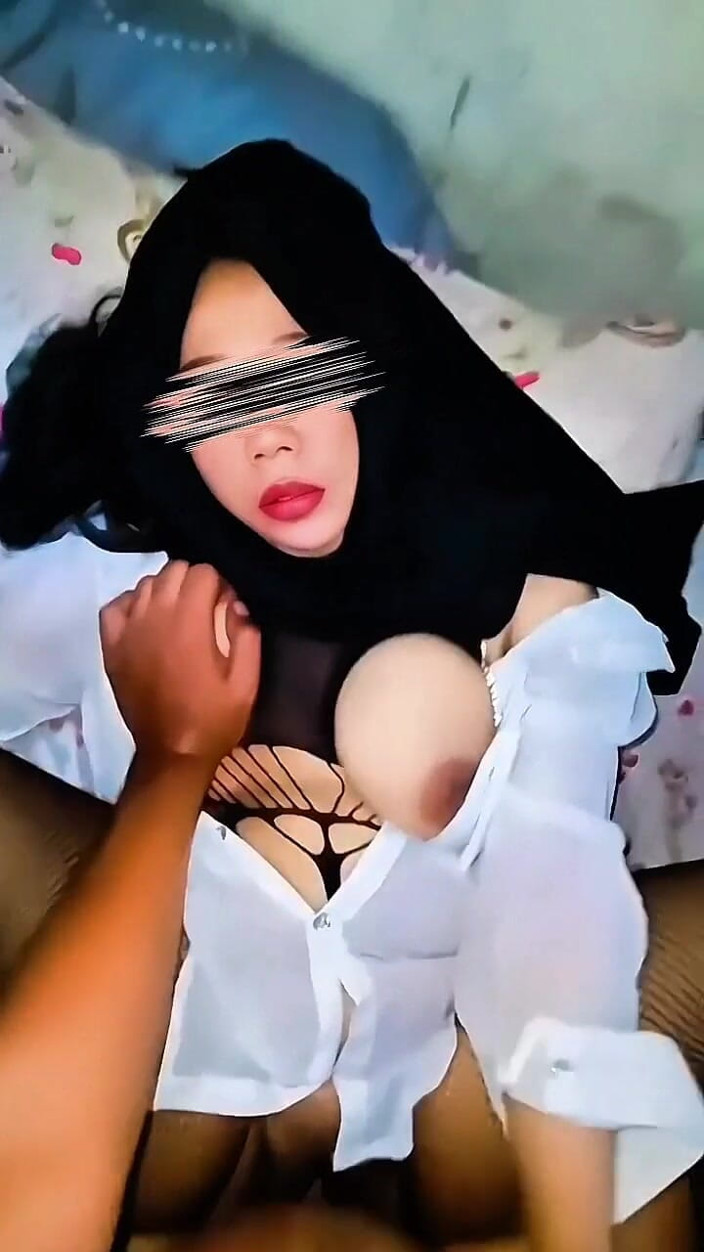EditEdatEdit: 印尼头巾婊子吹箫并被亚洲鸡巴抽插阴户