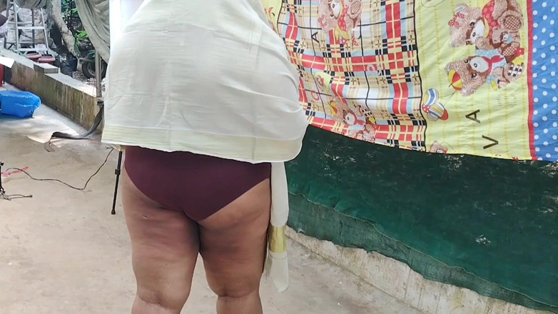 Anne Ipe: Bts，不同角度，展示巨大的胸部 第1部分