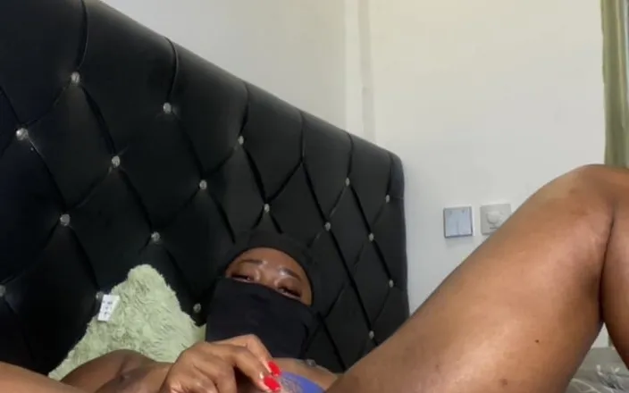 Sassy fat pussy: I Love Being Watched by Lots of Men Live!