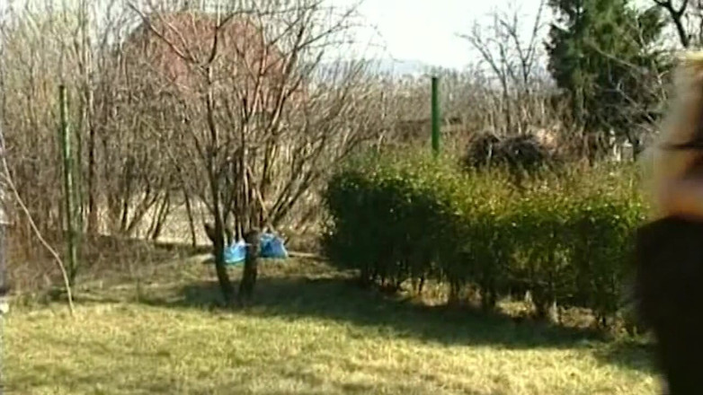 VHS-Vixxxen: Çiftçi karısını sikiyor sadece kendi değil