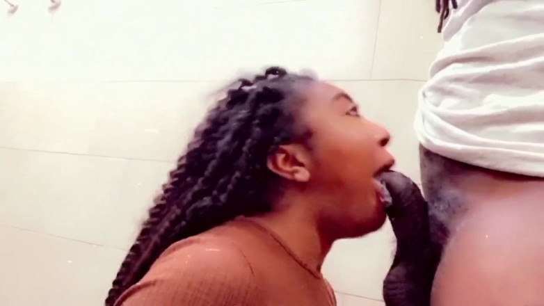 Fijii pornbox: Padrasto se esgueira no meu banheiro e fode minha garganta...