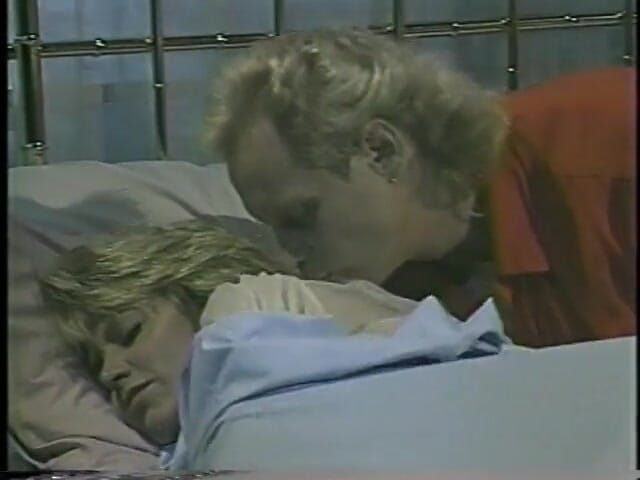 Old Good Porn: Classic clip with gorgeous all-natural porn queen giving good head...