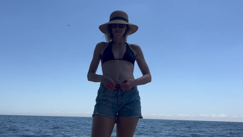 Serenity Cox: Soția este futută pe o plajă de soț și prietenul său...