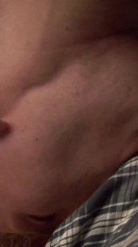 Deux Jeunes Heteros Se Font Sucer Par Un Gay