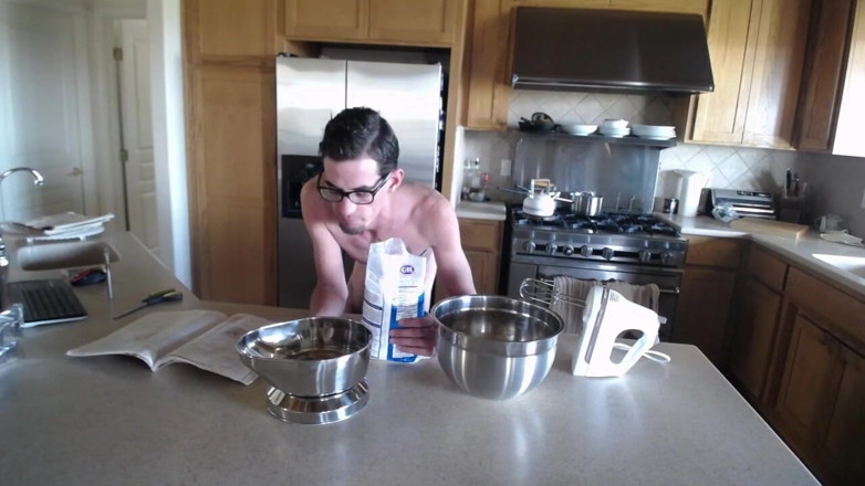 Joe Iandola: Chaturbate - show de culinária fazendo um bolo