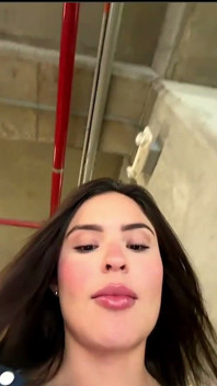 Latina Es Follada En Un Auto En Un Video Público