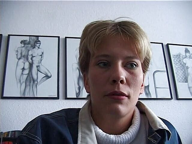 Lucky Wankerz: Blondă curvă se fute cu degetul