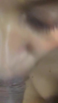 Macecha se baví po párty po příjezdu domů