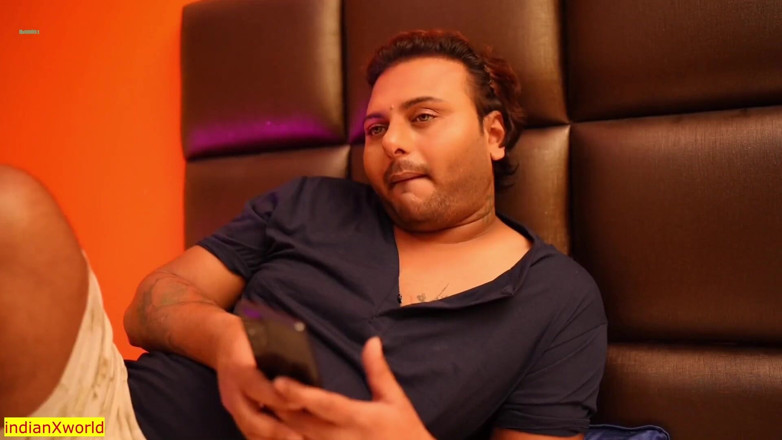 Indian Xshot: 내 순진한 마누라를 따먹는 상사! 인도 사무실 섹스