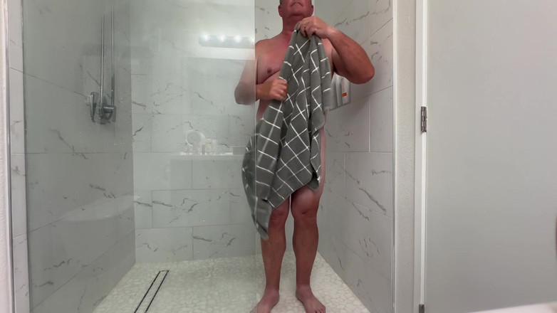 GottaLuvBB: 샤워하는 아빠 보기