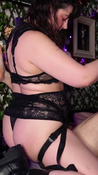 Curvilínea Domme Pegging em castidade - Deusa Jade