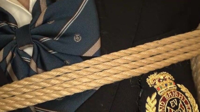 CherryBONBON: Jednotné škádlení falešné nevinnosti.