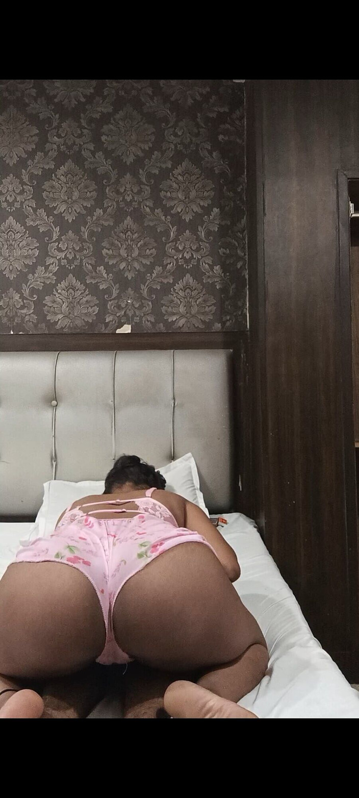 sweet girl: My Girlfriend Showed Me Her Way of Romancing