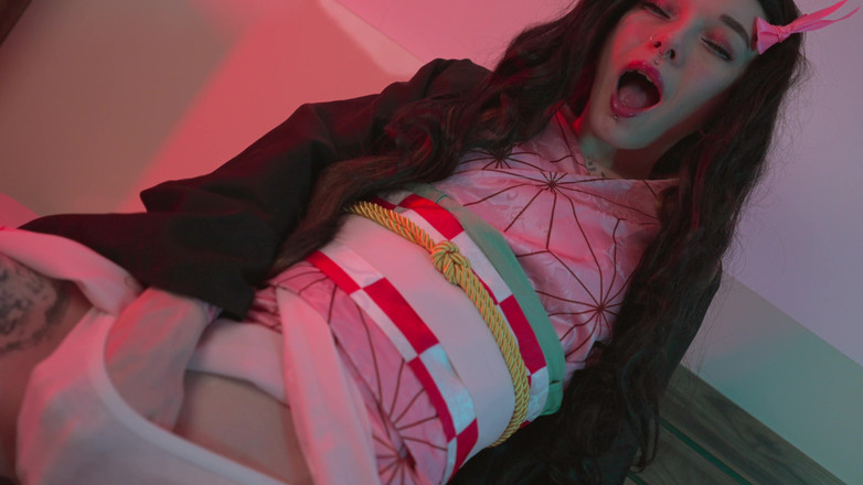 Karneli Bandi: Sledujte, jak pro tebe trénuji své velmi mokré díry