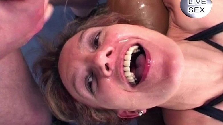My German Amateurs: Sperma tropfen der blowjob endet mit gesichtsbesamung und arschspiel