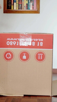 Destruyendo cajas - en nylon y tacones de aguja