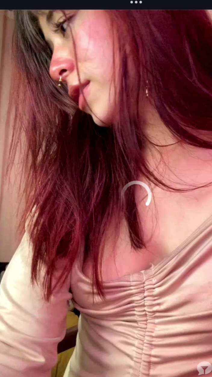 Elisabeth Garban: Una Latina Dai Capelli Rossi Con Una Figura Esile Viene...
