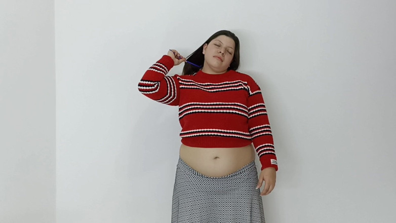 Alice H: 빗질 머리와 스트레칭