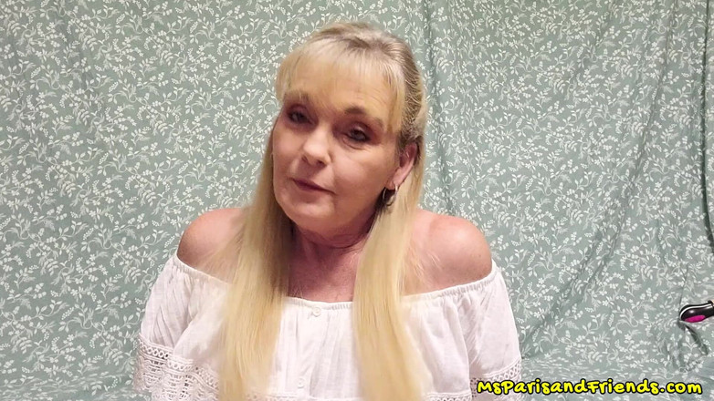 Ms Paris and Friends: Orgasme dan jus pepek semuanya dalam seluar dalam birunya