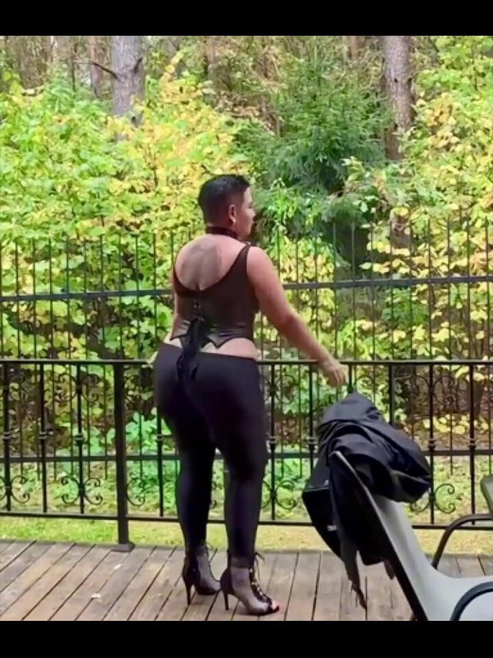 KarmenMilf: 새로운 동영상이 곧 공개될 예정입니다.