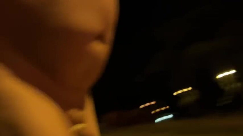 No limit cbt slave: Přichycena nahá na pěším parkovišti