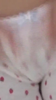Zabawna azjatycka milf pokazuje swoje idealne kształty