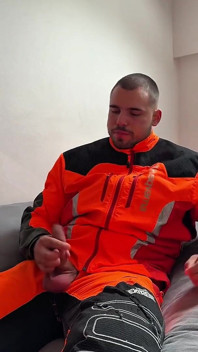 Tyler Blake Hivis Workwear, Flex muscolare, gioca con dildo, Masturbandosi in attrezzatura.