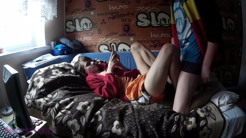 Ethan Alex: Twinks ponožková footjob s spermatem na konci