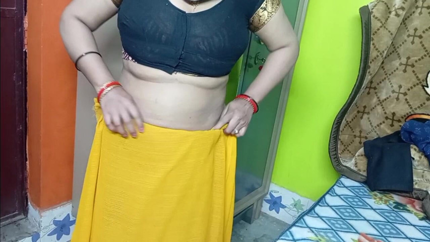 Beautiful Bhabhi Wearing Yellow Sari (Manjushukla) Beautiful Bhabhi Wearing Yellow Sari (Manjushukla)