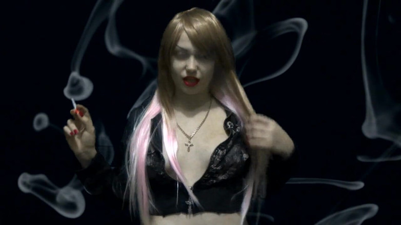 Goddess Misha Goldy: ここは煙が多い