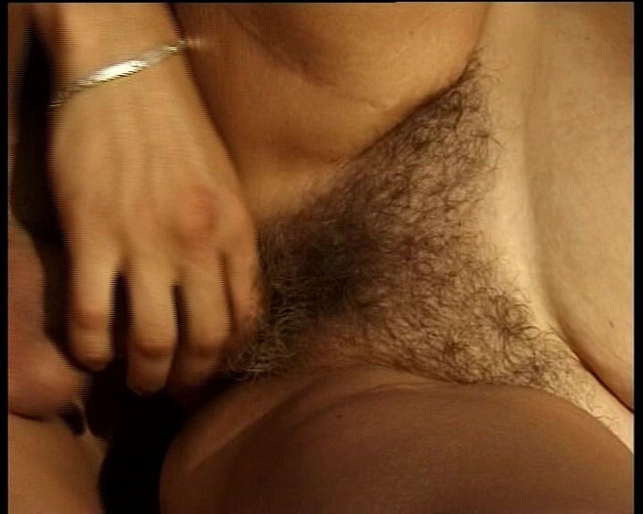 Deutsche Frauen: Curvy German Lady Gets to Please 3 Cocks at the Same...