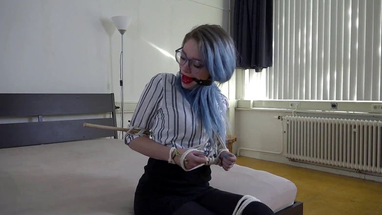 Restricting Ropes: Luna Grey - sekreterare ballgagged