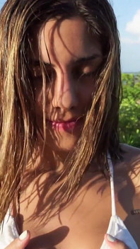 Latina Sborrata Dentro E Facciale in Spiaggia