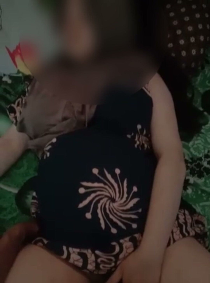 Famly sex: 히잡을 쓴 마을 소녀의 안도는 매우 맛있습니다.