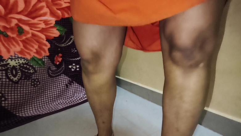 Thara: Большая волосатая киска и большая задница индийской тетушки дези