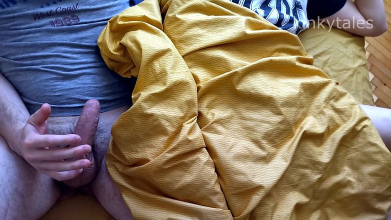StepSisDiary: 義理の妹とベッドを共にしていたところ、壁の向こうでセックスの音が聞こえました。眠りに落ちず、クリームに