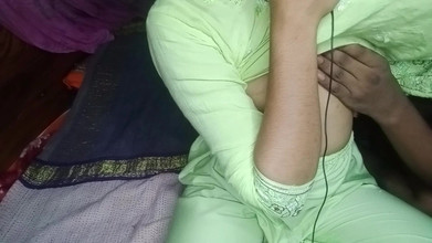 Deshi women: Kali pertama teman wanita desi 18 tahun foreplay video seks gaya...