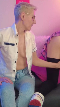 Femboy melkt mit ruiniertem orgasmus