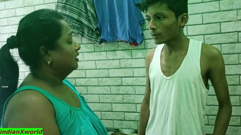 Indian Xshot: Desi dospívající chlapec šuká nadrženou madam doma