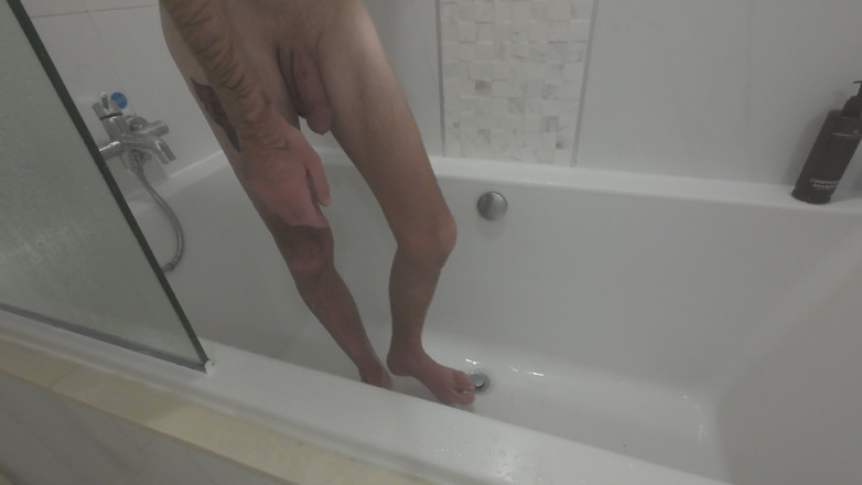 Big dick dadddy: Washing My Feet for My Foot Worshippers