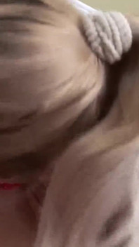 Pirsingli lez bebek amcığını yalatıyor ve parmaklıyor