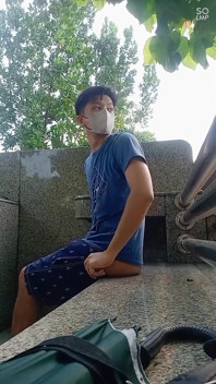 Aisa Young Twink În aer liber se masturbează și ejaculează