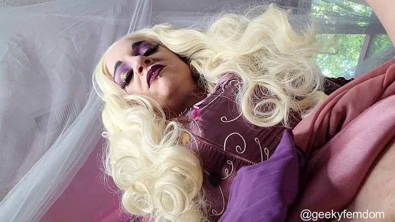 Geeky Femdom: Hocus pocus- amcık bir cadıyla anlaşma yapıyor