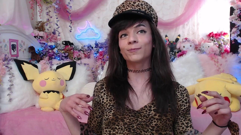 XxHayleeMariexx: Sissy princezna si hraje s obřími análními korálky!