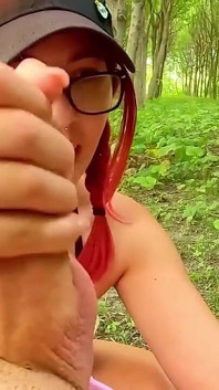 Ich habe einen speziellen videoanruf gemacht, sehr geheime dinge im wald