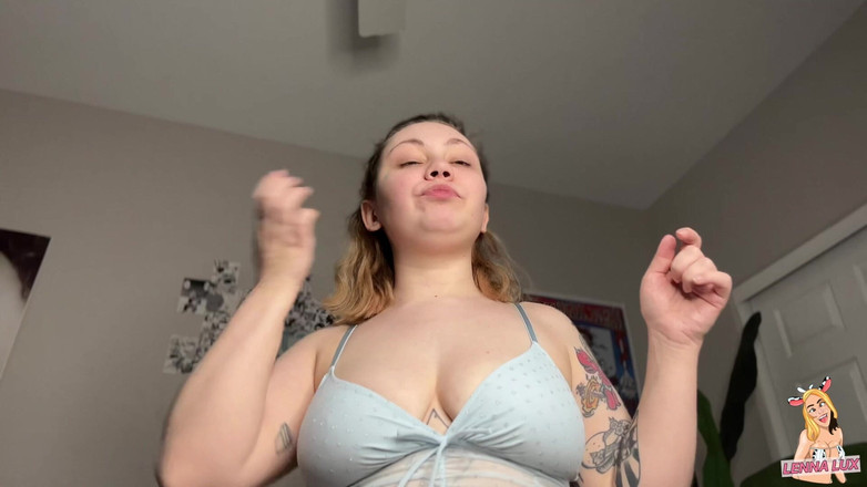 Lenna Lux: Hungrige freundin schrumpft dich und macht dich zu einem snack