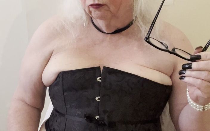 Constance: Meada y semen estimulado