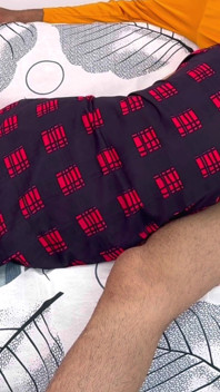 Quand Le Sasur Est Venu À La Maison Du Bahu Excité, Celui-ci a Montré Sa Chatte Nue Devant Le Sasur